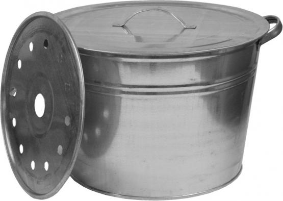 Kocioł może stanowić przydatne narzędzie w codziennych, porządkowych pracach ogrodowych.  