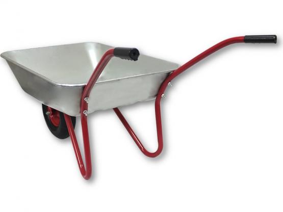 Przeznaczona do pracy w ogrodzie, na działce, na budowie. Niezastąpiona przy przewożeniu różnego rodzaju materiałów takich jak ziemia, gruz, kamienie, worki z nawozem, skoszona trawa itp.