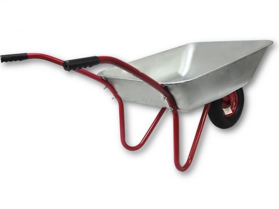 Przeznaczona do pracy w ogrodzie, na działce, na budowie. Niezastąpiona przy przewożeniu różnego rodzaju materiałów takich jak ziemia, gruz, kamienie, worki z nawozem, skoszona trawa itp.