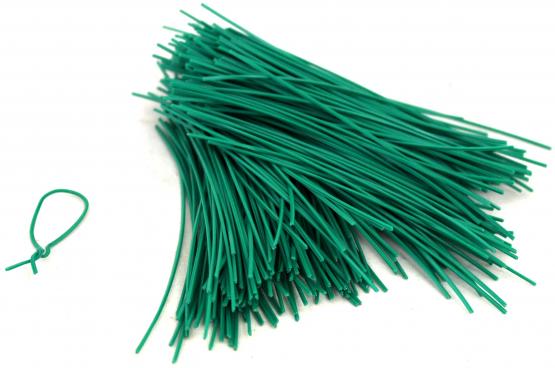 Zielone druciki ogrodowe idealnie dopasują się do rośliny, a przy tym chronią łodygę rośliny przed złamaniem czy uszkodzenie.