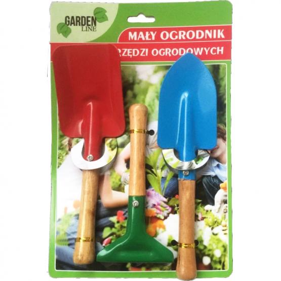 Zestaw narzędzi składa się z następujących elementów:
- piaskówka/szufla,
- grabki,
- łopatka sztychówka.

Narzędzia są wykonane z metalu i posiadają drewniane trzonki. 