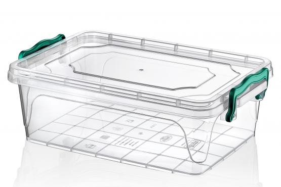 Praktyczny pojemnik z pokrywką. Dzięki szczelnemu zamknięciu zapewni świeżość przechowywanym artykułom spożywczym. Wykonany z wysokiej jakości tworzywa sztucznego, wolnego od szkodliwych związków chemicznych.