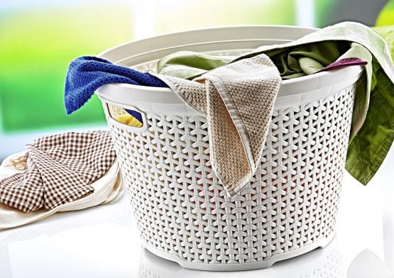 Kosz na pranie wykonany z najwyższej jakości tworzywa sztucznego. Idealnie nadaje się do przechowywania odzieży przeznaczonej do prania. Posiada rączki, które ułatwiają przenoszenie.