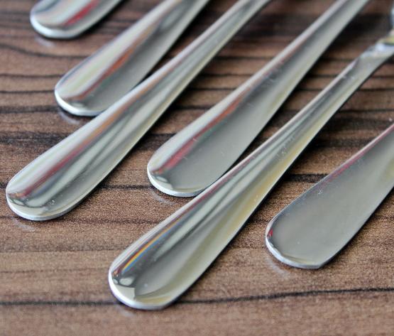 Praktyczne widelce deserowe do ciast i innych wypieków. Wykonane z wysokiej jakości stali nierdzewnej, dopuszczonej do kontaktu z żywnością. 