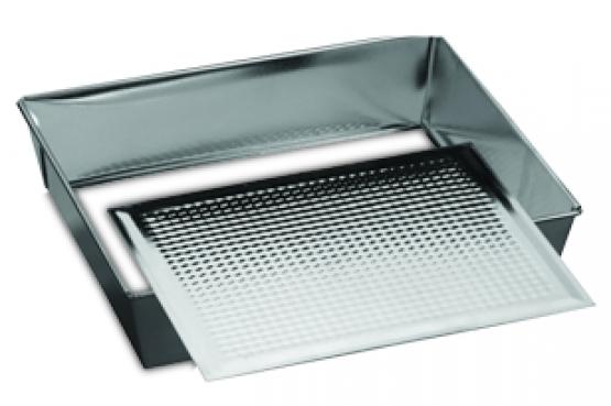 Brytfanna z niezwykle praktycznym wyjmowanym i fakturowanym dnem, umożliwiającym łatwe wyciągnięcie ciasta bez konieczności odwracania go, to produkt, który zyskuje coraz szersze grono użytkowników.