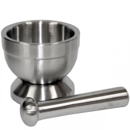 Moździerz wykonany ze stali nierdzewnej dostosowanej do kontaktu z żywnością. Niezbędny podczas przygotowywania własnych mieszanek przypraw i ziół.