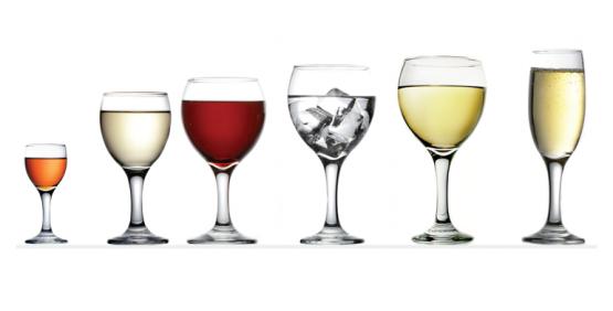 Seria Misket to szkło najwyższej jakości o zaokrąglonej czarne z lekko zamykającymi się brzegami. Proste i eleganckie, niezwykle uniwersalne. Stosowane w domowym zaciszu i profesjonalnej gastronomii.