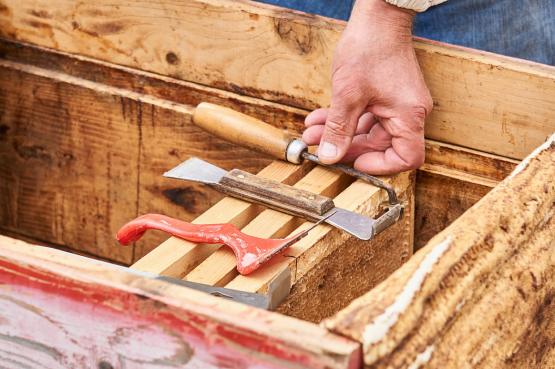 DŁUTO PSZCZELARSKIE NIERDZEWNE W OPRAWIE DREWNIANEJ 20 CM