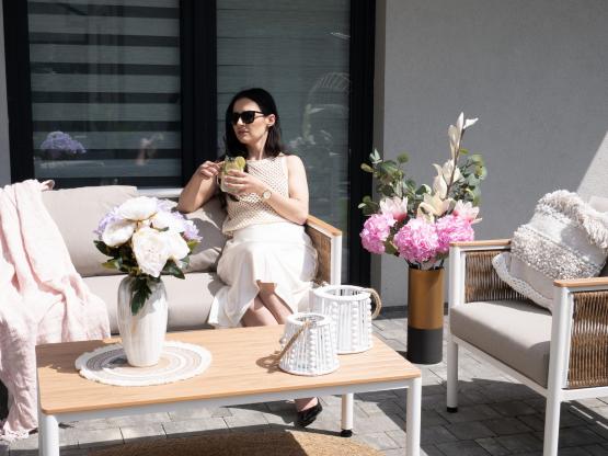 Zestaw Mebli Aluminiowych Belgrad Garden Line Beżowy z Beżowymi Poduszkami – Sofa + 2 Fotele + Stolik