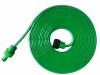 Zielony wąż - pasek z otworami, przez które sączy się woda. Perforowana rura została zaprojektowana do delikatnego podlewania roślin w ogrodzie przy pomocy specjalnej metody.