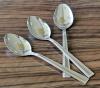 Praktyczne łyżki do zastawy stołowej. Wykonane z wysokiej jakości stali nierdzewnej, dopuszczonej do kontaktu z żywnością. Komplet zawiera 3 łyżki, które staną się wyjątkową ozdobą każdego nakrycia. Produkty pochodzą z kolekcji Milano - u nas kupisz także inne jej elementy!