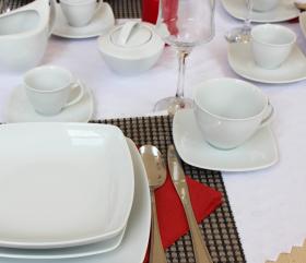 Fabryka Ćmielów to jedna z najstarszych marek polskiej porcelany. 