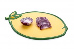 Deska do krojenia z powłoką antypoślizgową, w kształcie żółtozielonej cytryny. Unikalny design, intensywny kolor, najwyższej jakości materiał.