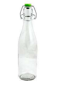 Butelka o pojemności pół litra z zapięciem mechanicznym wyposażonym w uszczelkę. Idealna na soki owocowe i warzywne oraz domowe alkohole. Gładka, bez nadruków. Niezwykle praktyczna i uniwersalna, przydatna w domowej spiżarni.