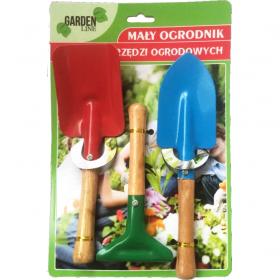 Zestaw narzędzi składa się z następujących elementów:
 "piaskówka/szufla",
 grabki,
 łopatka "sztychówka".

Narzędzia są wykonane z metalu i posiadają drewniane trzonki. 