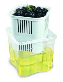 Praktyczny pojemnik hermetyczny z ociekaczem. Pozwala na szybkie odcedzenie produktów oraz ponowne umieszczenie w zalewie. Dzięki hermetycznemu zamknięciu masz pewność, że przechowywana żywność zachowa świeżość.