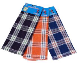 Ścierka w kratę to obowiązkowy element każdej kuchni. Ścierka po wypraniu bardzo dobrze wchłania wodę oraz usuwa wszelkie zabrudzenia. 