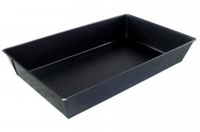Uniwersalna fakturowana brytfanna do pieczenia w kolorze czarnym. Produkt posiada świadectwo jakości zdrowotnej.