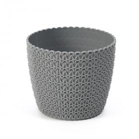 Romantyczna osłonka na kwiaty świetnie wkomponuje się w styl skandynawski.